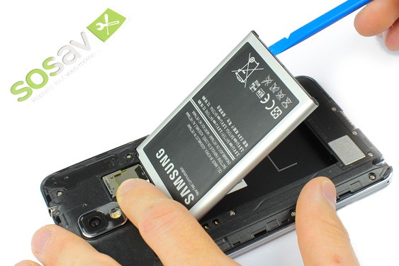 Guide photos remplacement caméra avant + capteur proximité  (Etape 3 - image 2)