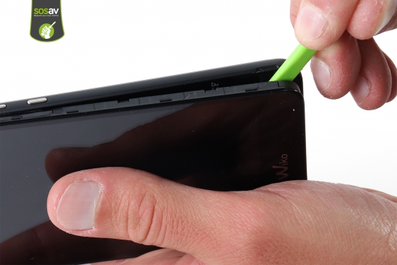 Guide photos remplacement connecteur de charge Wiko Tommy 2 Plus (Etape 2 - image 2)