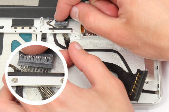 Guide photos remplacement connecteur de la batterie MacBook Pro 15" Fin 2008 - Début 2009 (Modèle A1286 - EMC 2255) (Etape 37 - image 1)