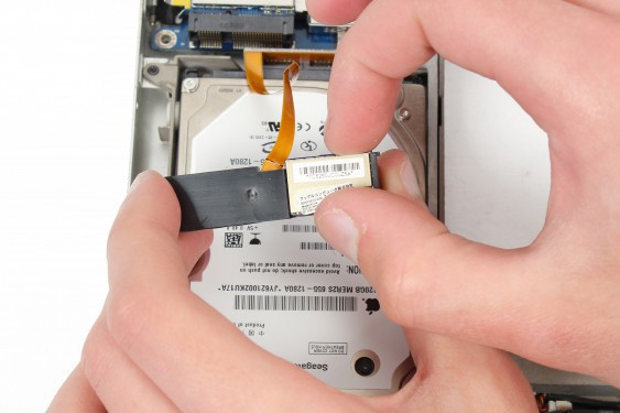 Guide photos remplacement antenne bluetooth Macbook Pro 17"  Modèles A1151, A1212, 1229 & A1261 (Etape 20 - image 1)