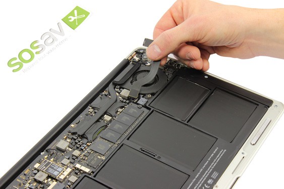 Guide photos remplacement nappe carte d'alimentation MacBook Air 11" Fin 2010 (EMC 2393) (Etape 6 - image 1)