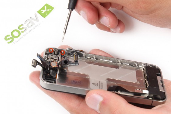 Guide photos remplacement bouton vibreur (mute) iPhone 4 (Etape 29 - image 1)