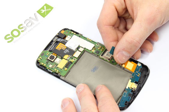 Guide photos remplacement connecteur de charge Nexus 4 (Etape 19 - image 2)