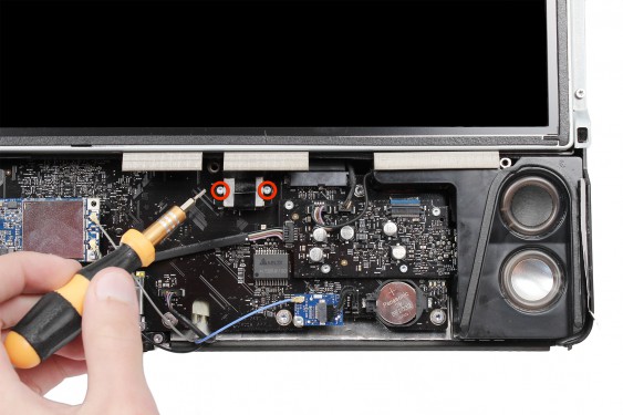 Guide photos remplacement haut-parleur droit iMac 24" mi-2007 & début 2008 (EMC 2134 et 2211) (Etape 13 - image 1)