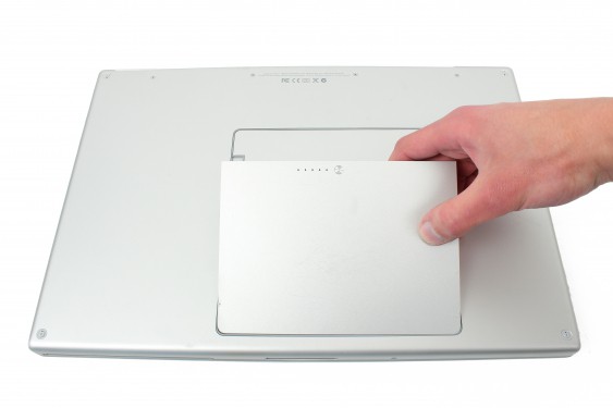 Guide photos remplacement haut-parleur droit Macbook Pro 17" Modèles A1151, A1212, 1229 & A1261 (Etape 3 - image 2)