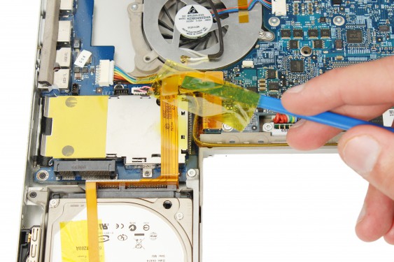 Guide photos remplacement haut-parleur droit Macbook Pro 17" Modèles A1151, A1212, 1229 & A1261 (Etape 33 - image 2)