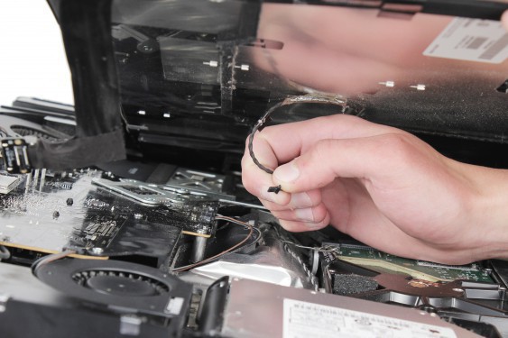 Guide photos remplacement ventilateur du lecteur optique iMac 24" mi-2007 & début 2008 (EMC 2134 et 2211) (Etape 17 - image 3)