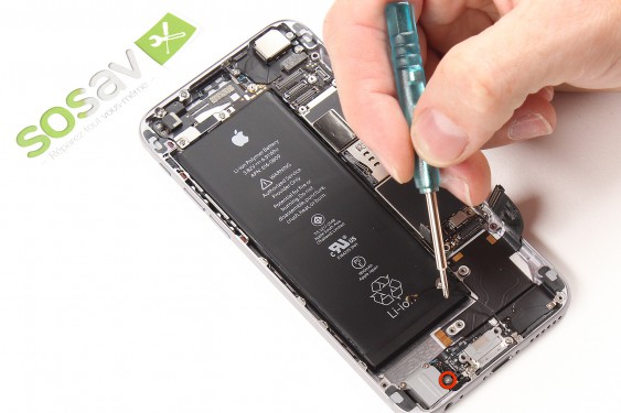 Guide photos remplacement prise jack + connecteur lightning + antenne gsm + microphone iPhone 6 (Etape 19 - image 1)