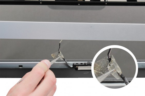 Guide photos remplacement ventilateur du lecteur optique iMac 24" mi-2007 & début 2008 (EMC 2134 et 2211) (Etape 9 - image 2)