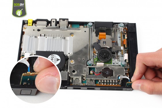 Guide photos remplacement nappe de liaison de la carte des boutons / capteur infrarouge Playstation 2 Slim (Etape 4 - image 1)