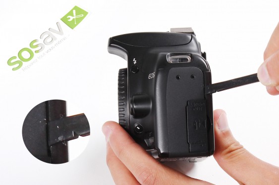 Guide photos remplacement element de fixation de la vis du trepied Canon EOS 1000D / Rebel XS / Kiss F (Etape 13 - image 1)