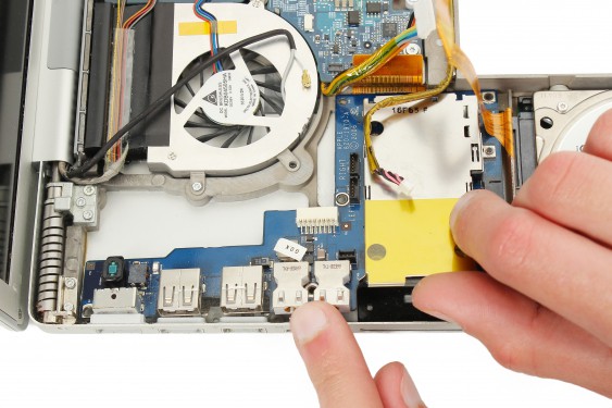 Guide photos remplacement ventilateur gauche Macbook Pro 17"  Modèles A1151, A1212, 1229 & A1261 (Etape 38 - image 2)