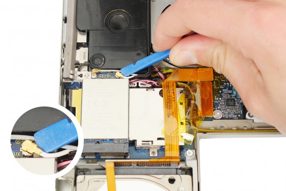 Guide photos remplacement haut-parleur droit Macbook Pro 17" Modèles A1151, A1212, 1229 & A1261 (Etape 23 - image 3)