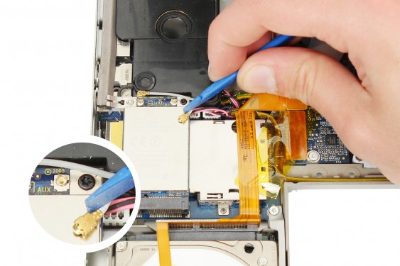 Guide photos remplacement haut-parleur gauche Macbook Pro 17" Modèles A1151, A1212, 1229 & A1261 (Etape 17 - image 2)