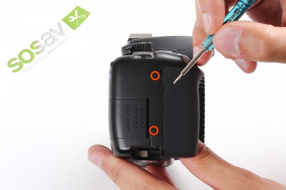 Guide photos remplacement element de fixation de la vis du trepied Canon EOS 1000D / Rebel XS / Kiss F (Etape 10 - image 1)