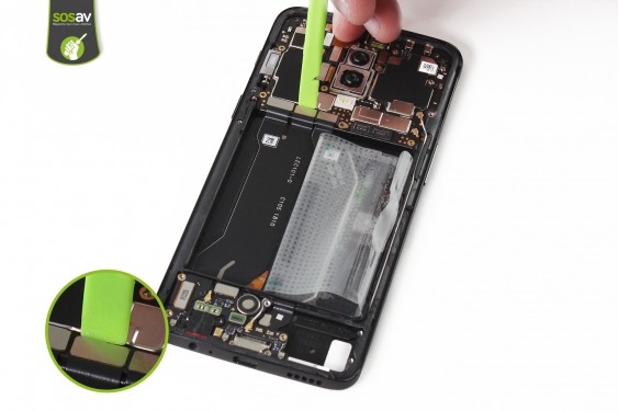 Guide photos remplacement nappe de liaison de l'écran et carte inférieure OnePlus 6 (Etape 17 - image 1)