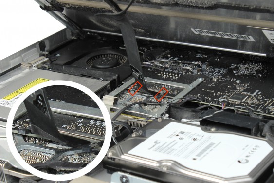 Guide photos remplacement ventilateur du disque dur iMac 27" fin 2009 (EMC 2309 et 2374) (Etape 10 - image 1)