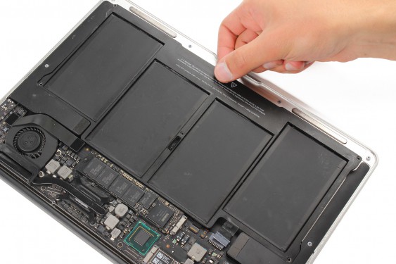 Guide photos remplacement haut-parleur droit Macbook Air 13" mi-2011 EMC2469 (A1369) (Etape 6 - image 1)