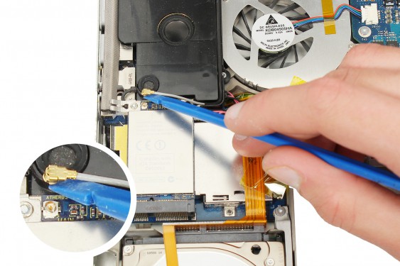 Guide photos remplacement haut-parleur droit Macbook Pro 17" Modèles A1151, A1212, 1229 & A1261 (Etape 23 - image 2)