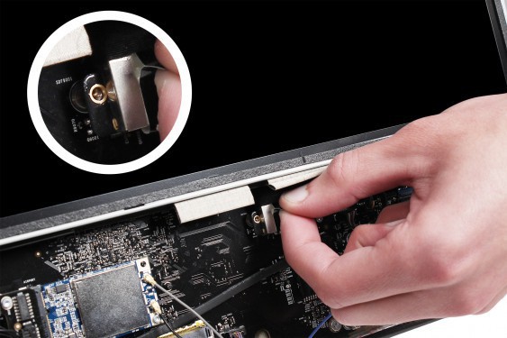 Guide photos remplacement haut-parleur droit iMac 24" mi-2007 & début 2008 (EMC 2134 et 2211) (Etape 14 - image 1)