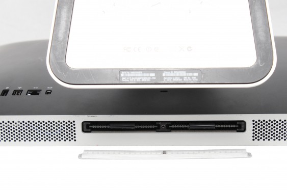 Guide photos remplacement haut-parleur droit iMac 24" mi-2007 & début 2008 (EMC 2134 et 2211) (Etape 3 - image 1)