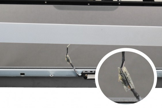 Guide photos remplacement haut-parleur droit iMac 24" mi-2007 & début 2008 (EMC 2134 et 2211) (Etape 9 - image 1)