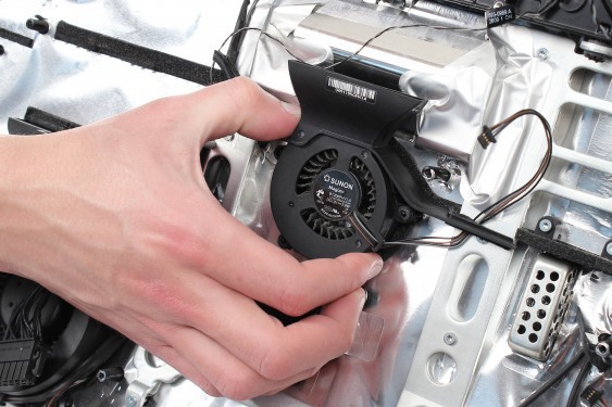 Guide photos remplacement ventilateur du disque dur iMac 24" mi-2007 & début 2008 (EMC 2134 et 2211) (Etape 47 - image 1)